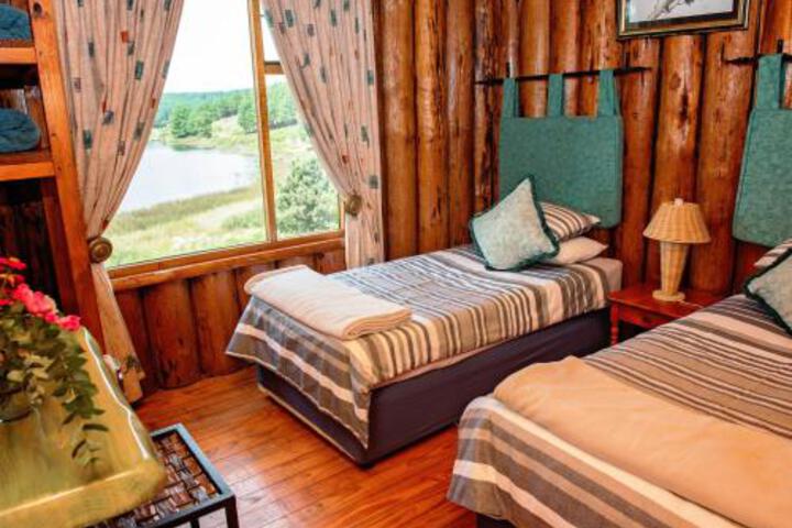 Stanford Lake Lodge - thumb 4