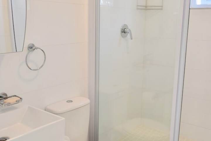 2 Bedroom Apartment With Mountain View - thumb 5
