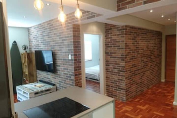 1 Bedroom Apartment In The Heart Of Tamboerskloof - thumb 3