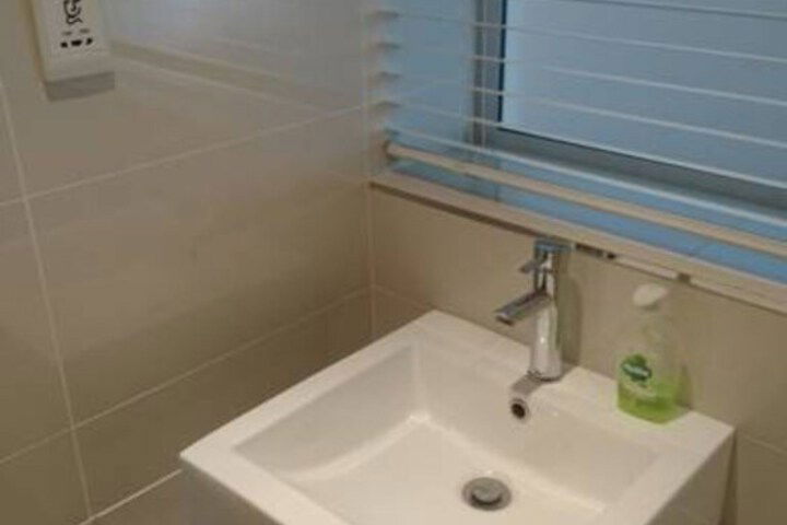 1 Bedroom Apartment In The Heart Of Tamboerskloof - thumb 6