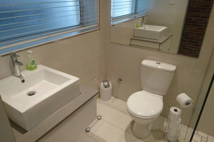 1 Bedroom Apartment In The Heart Of Tamboerskloof - thumb 2