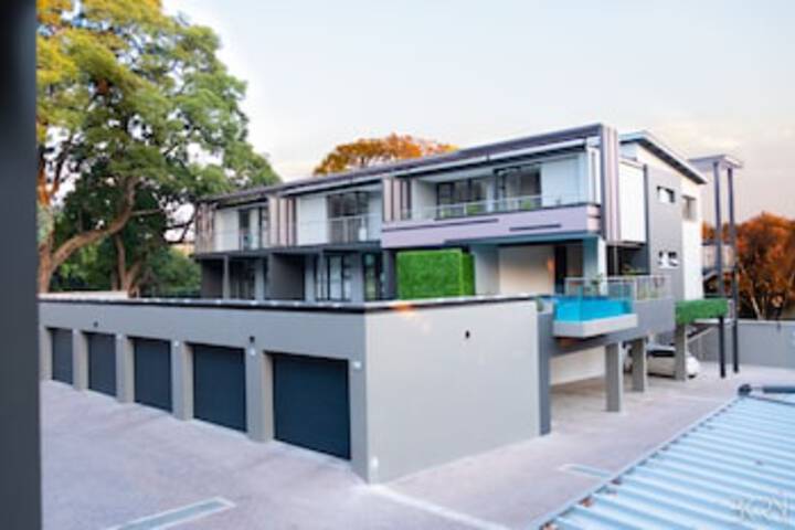 Hydepark Executive - thumb 0