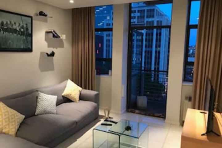 1 Bedroom Apartment In City Centre - thumb 6
