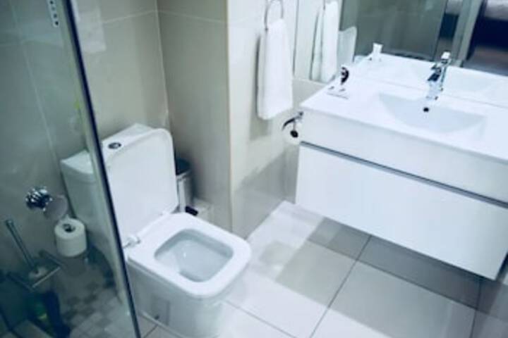 1 Bedroom Apartment In City Centre - thumb 4