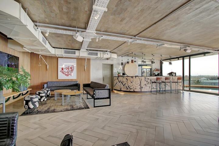 Modern Top Floor Flat With Mountain Views - thumb 4