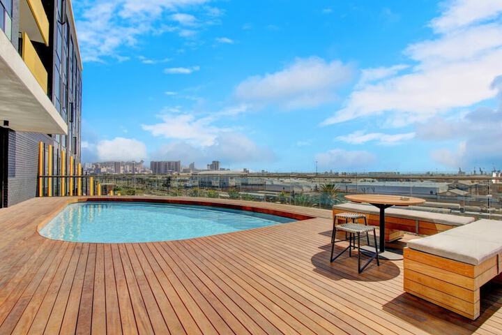Modern Top Floor Flat With Mountain Views - thumb 3
