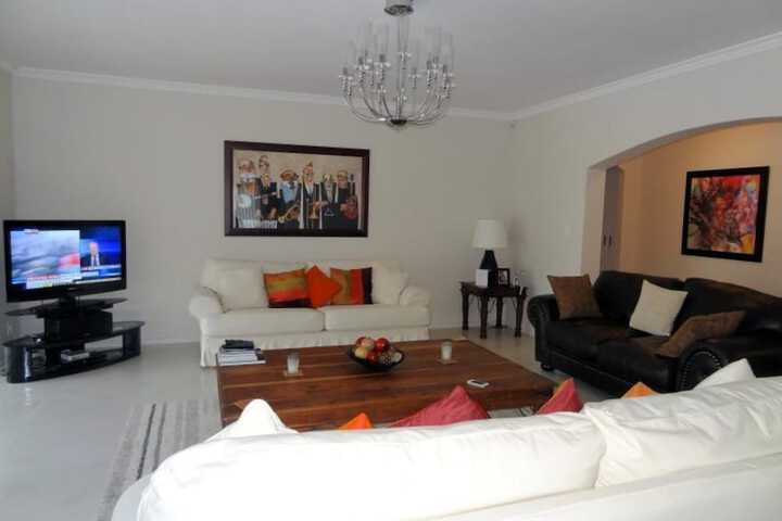 Stunning 3-bed Lakeside Villa With Private Pool - thumb 6