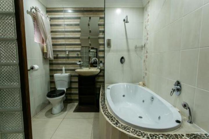 Royl Court Guesthouse - thumb 1