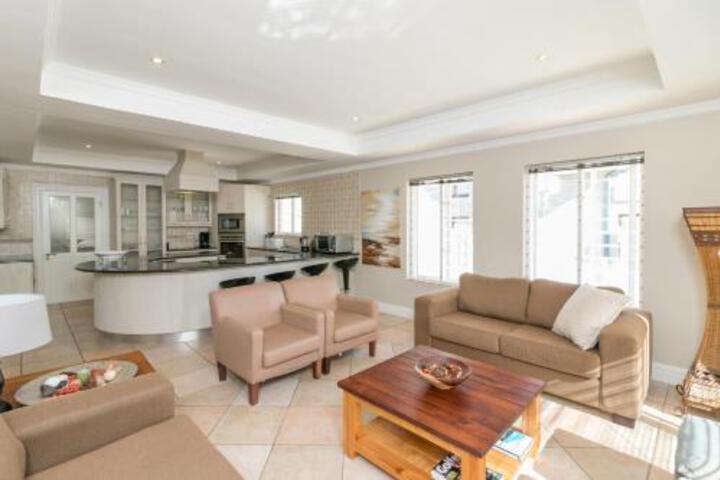 Pezula Rambling Elegance - thumb 4