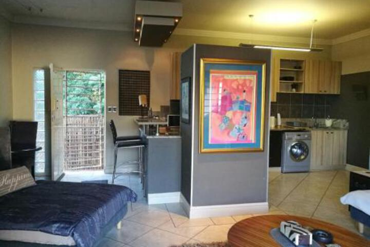 Couples Luxury & Private Apartment - thumb 3