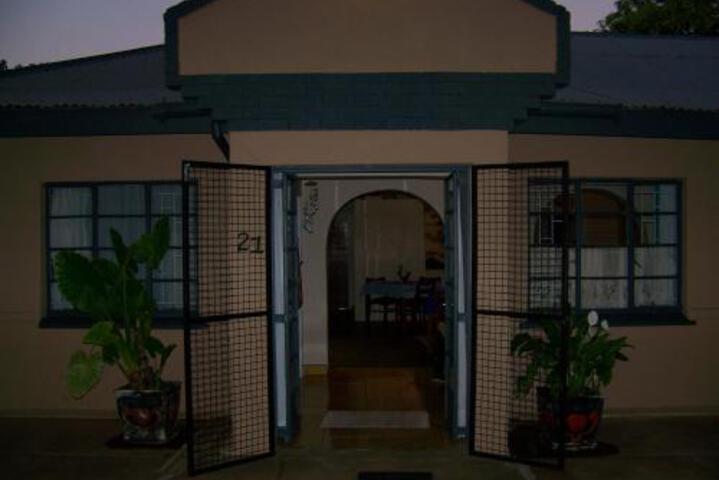 Strelitzia Guest House - thumb 0