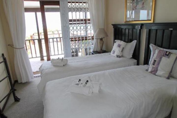 4 CARNOUSTIE HOUSE - thumb 2