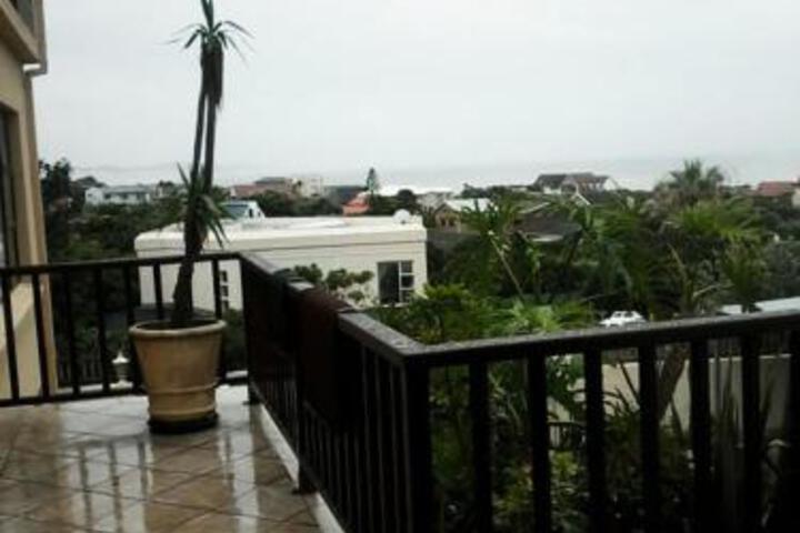 4 CARNOUSTIE HOUSE - thumb 3