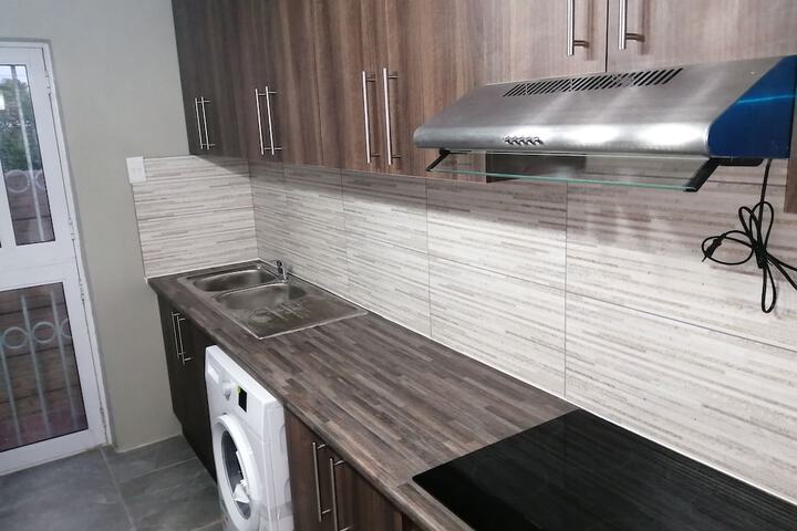 7 Amery Crescent Guesthouse - thumb 1