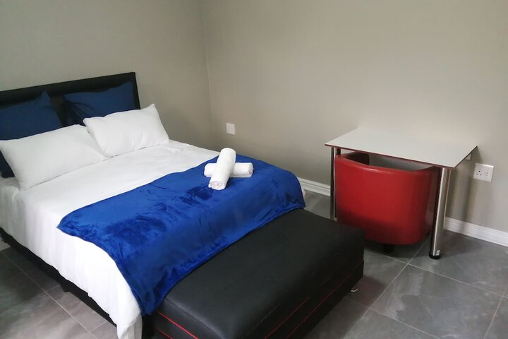 7 Amery Crescent Guesthouse - thumb 2