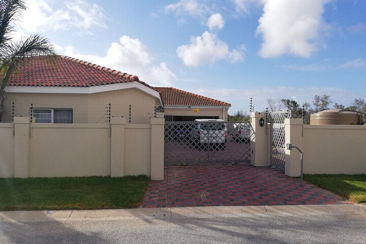 7 Amery Crescent Guesthouse - thumb 4