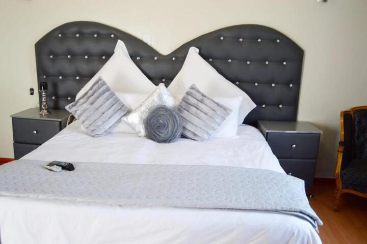 Shoes Guest House - thumb 1