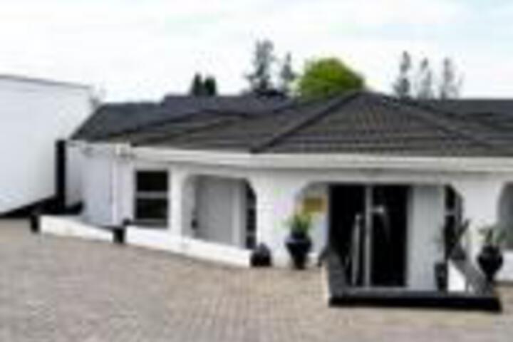 Shoes Guest House - thumb 0