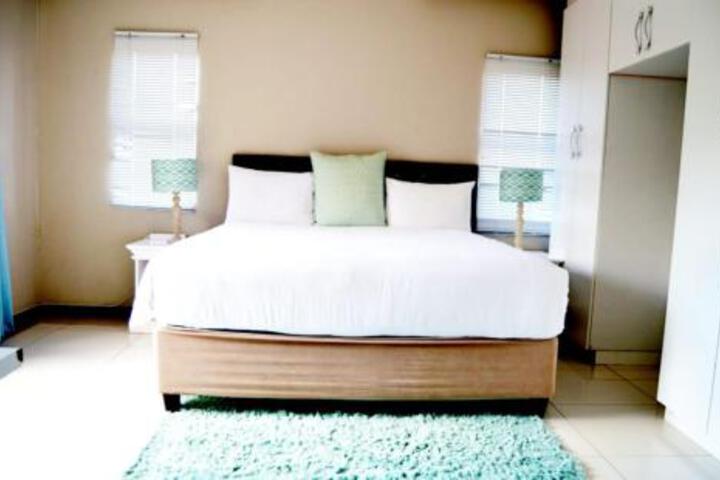 Shoes Guest House - thumb 2