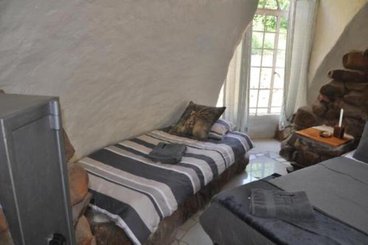 Gangeni Safari Bush Lodge - thumb 4