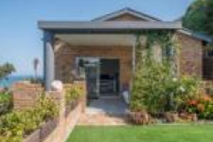 Boyes Drive Villa - thumb 0