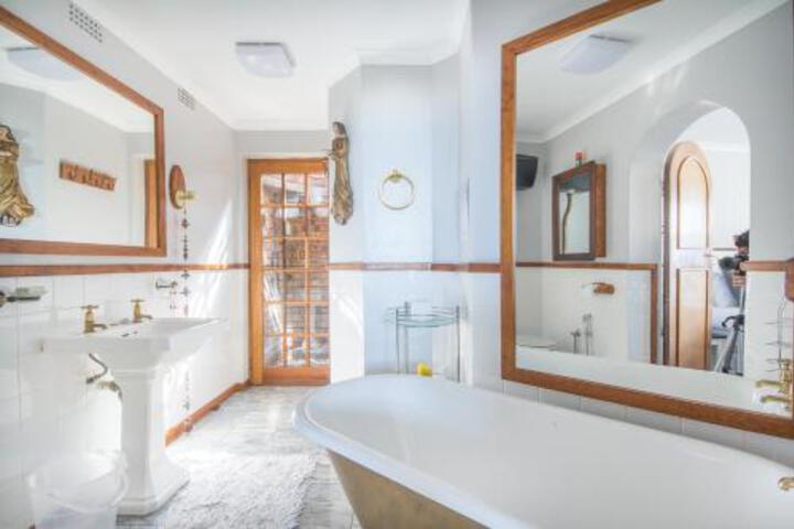 Boyes Drive Villa - thumb 4