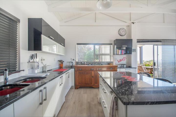 Boyes Drive Villa - thumb 5