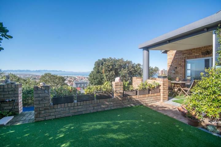 Boyes Drive Villa - thumb 2