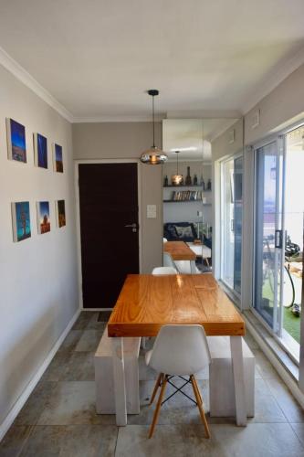 2 Bedroom With Harbour & Mountain Views - thumb 1