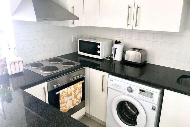 1 Bedroom Apartment In The Heart Of Cape Town - thumb 3