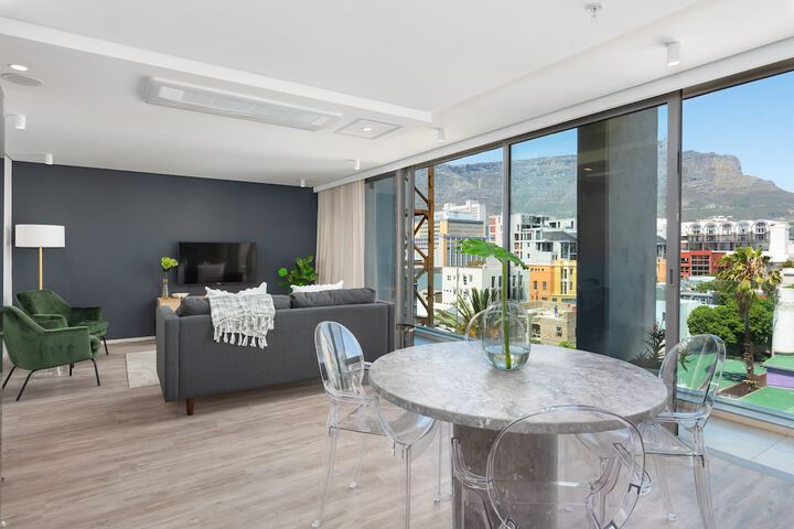 117 On Strand 501 - thumb 1