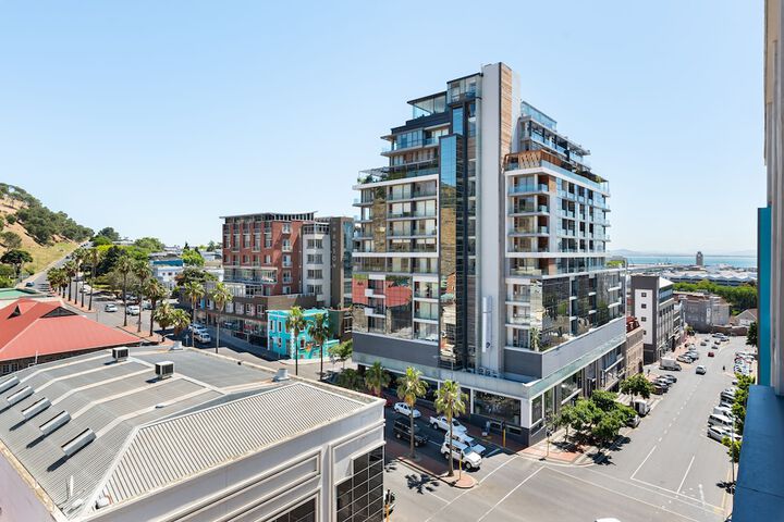 117 On Strand 501 - thumb 5