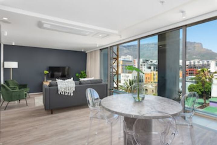 117 On Strand 501 - thumb 0