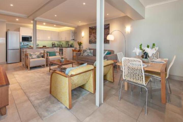 Walker Bay Luxury Seafront Apartment - thumb 6