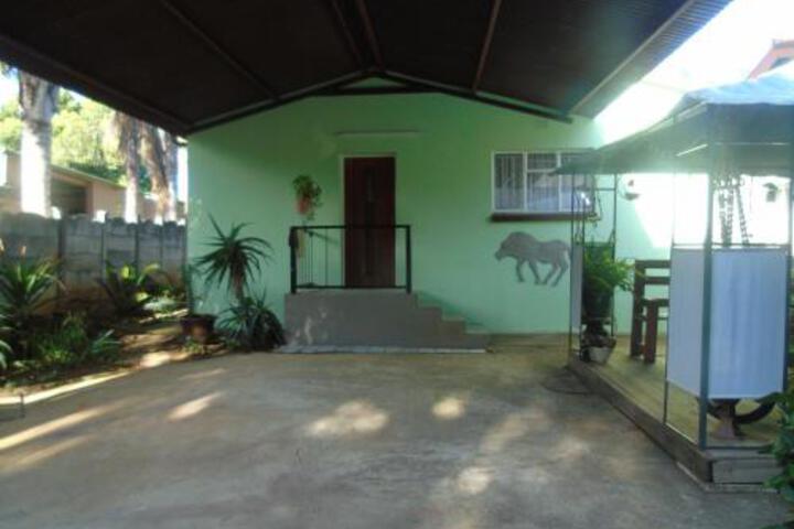 MarnalÃ© Oornagwoonstel - thumb 0