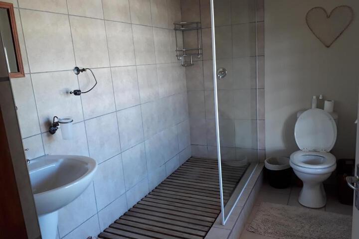 The Upper Deck Apartment - thumb 4