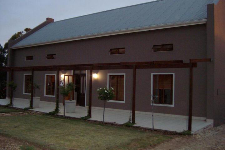 The Upper Deck Apartment - thumb 6