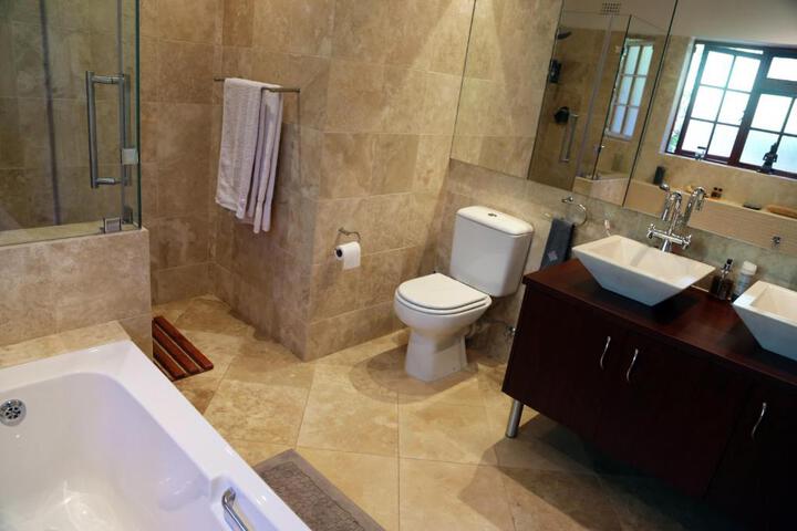 Unique Hout Bay House - thumb 7