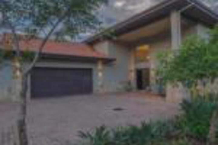 8 Tinderwood Lane - thumb 0