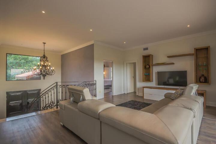 8 Tinderwood Lane - thumb 5