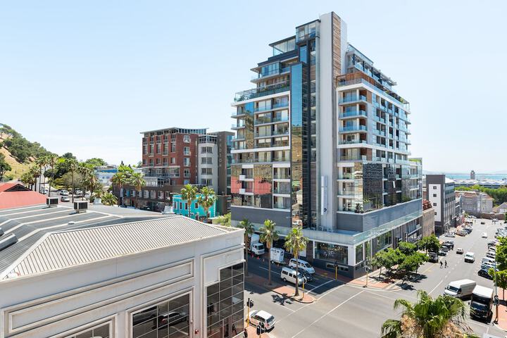 117 On Strand 311 - thumb 2