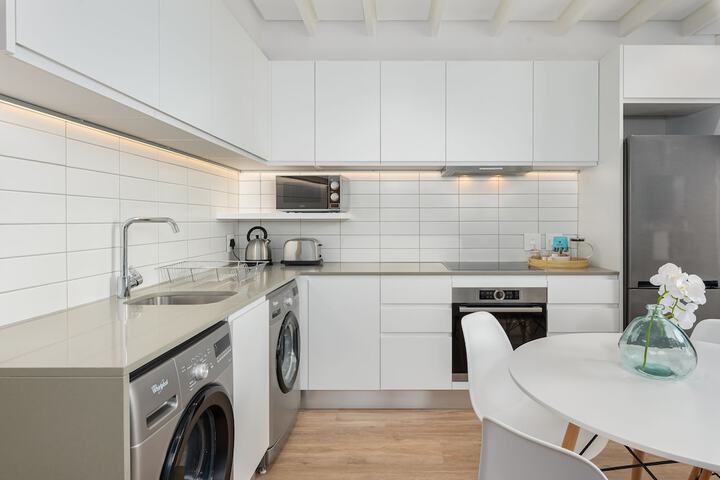 117 On Strand 311 - thumb 1