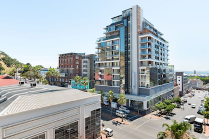 117 On Strand 311 - thumb 0