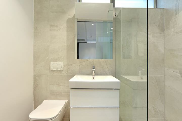 117 On Strand 1512 - thumb 7