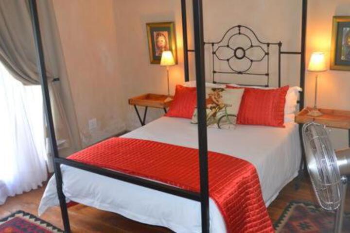 Vultures Lodge - thumb 2