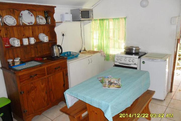 Cynthias Country House - thumb 4