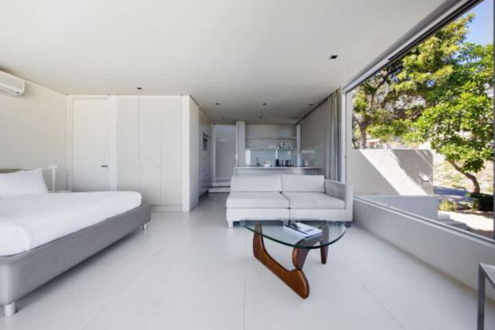 008 Bond Villa - thumb 5