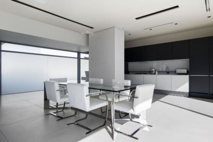 008 Bond Villa - thumb 4