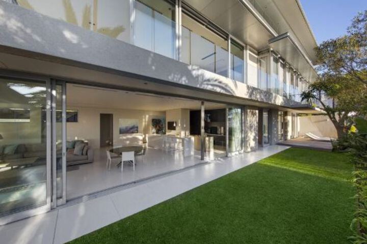 008 Bond Villa - thumb 0