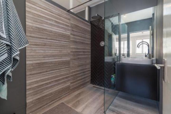 Keerom 66 Beautiful Modern Apartment In Heart Of Cape Town - thumb 3